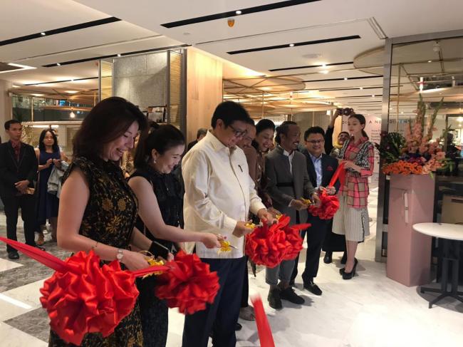 Dubes Singapura Dampingi Menteri Airlangga Buka Outlet Fashion